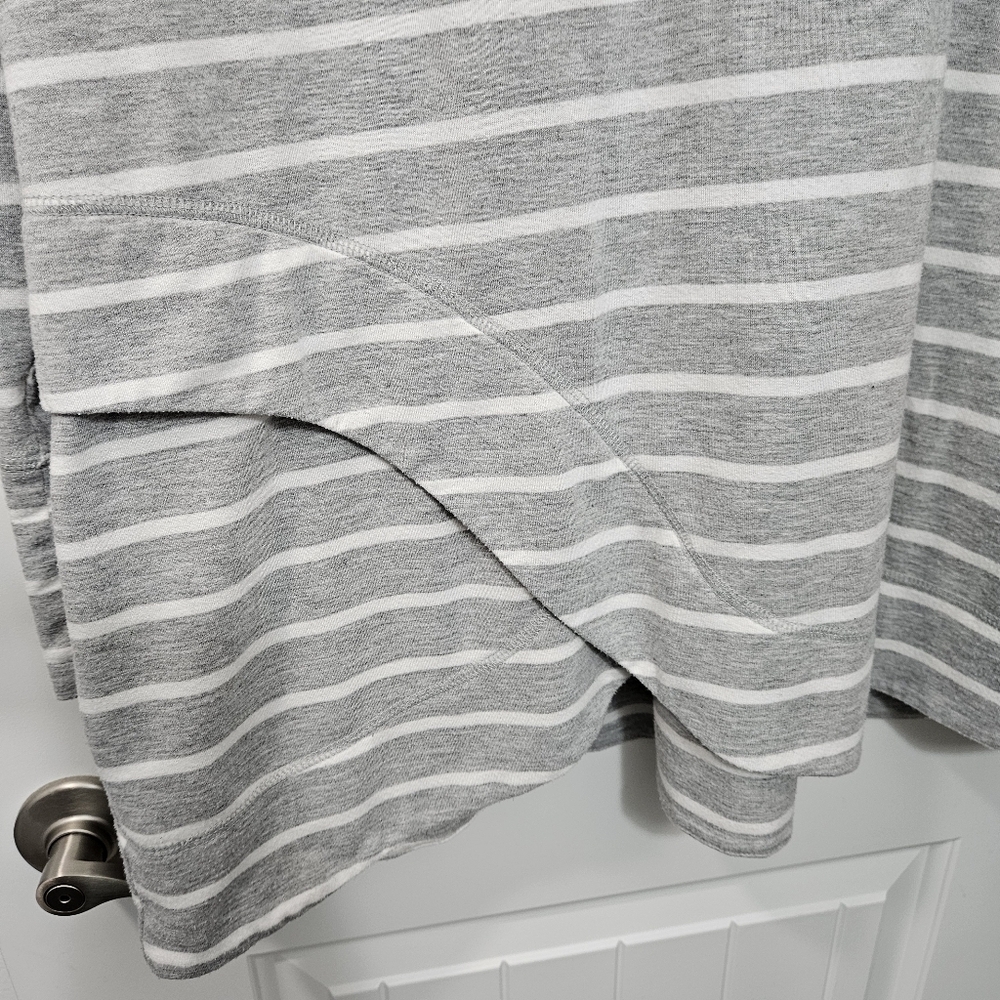 LIVI Gray & White Striped Hooded Tunic Plus Size 18/20 - Picture 5 of 7